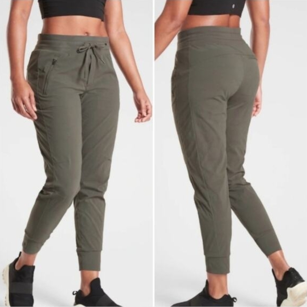 Athleta Trekkie north jogger pants green 11